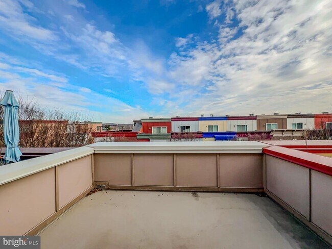 Building Photo - 5722 45th Ave