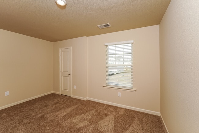 Building Photo - Home for rent in Springville!