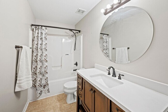 Building Photo - Move-In Special Available! Spacious 3BR Home with Bonus Room, Fireplace & Fenced Yard