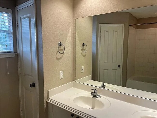 Building Photo - 63 Scarlet Woods Ct