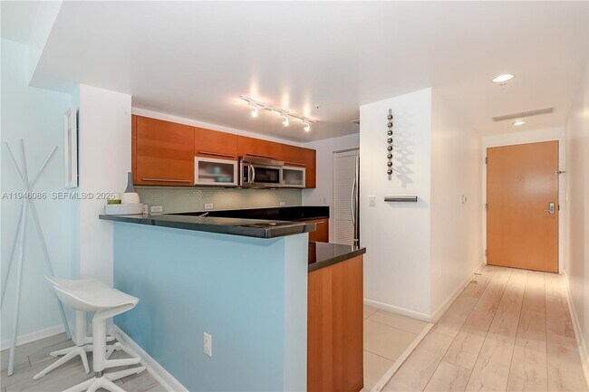 Building Photo - 253 NE 2nd St