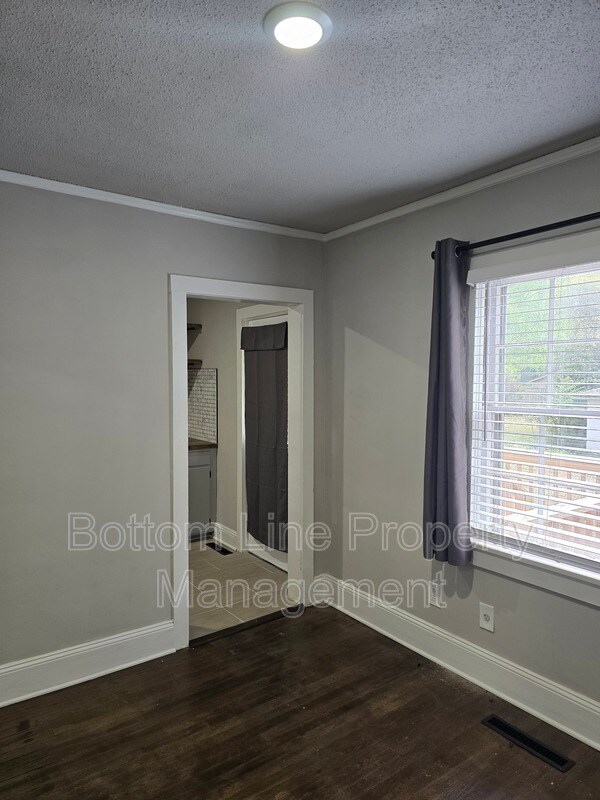Building Photo - 5008 Doris Ave
