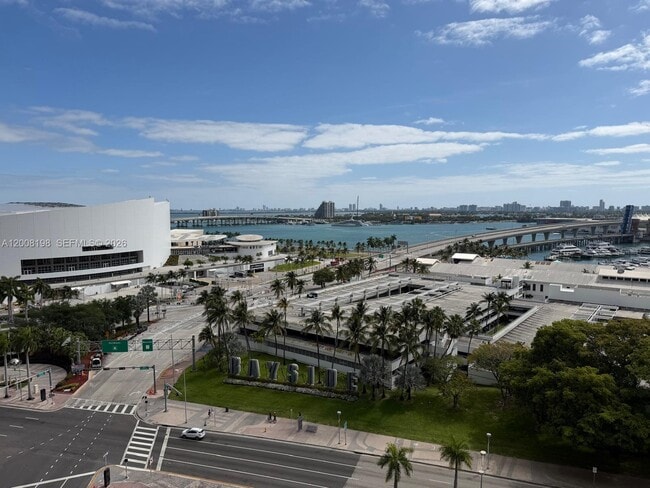 Building Photo - 398 NE 5th St