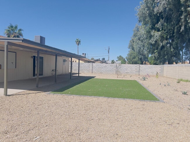 Building Photo - 4016 E Eugie Ave