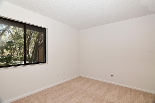 Building Photo - 36 Fairways Cir