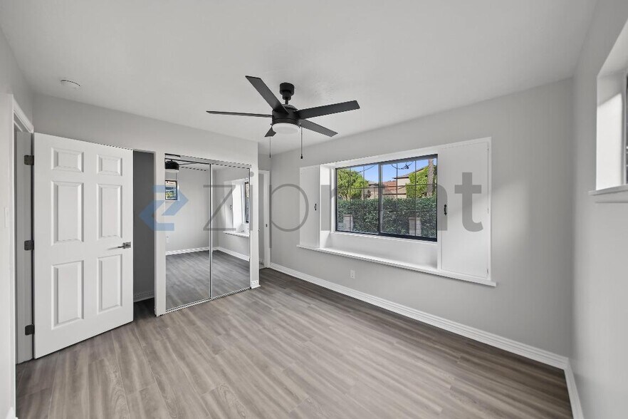 Building Photo - Unit 1