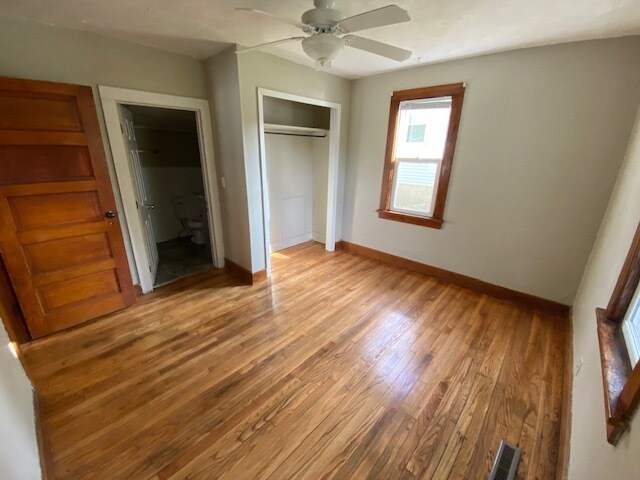 Building Photo - 946 Adams St