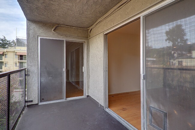 Building Photo - 9005 Cynthia St