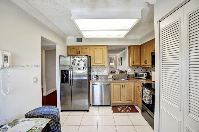 Building Photo - 370 NW 76th Ave