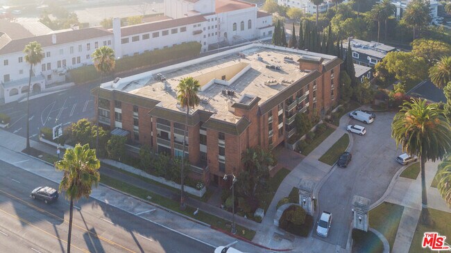Building Photo - 4444 Wilshire Blvd