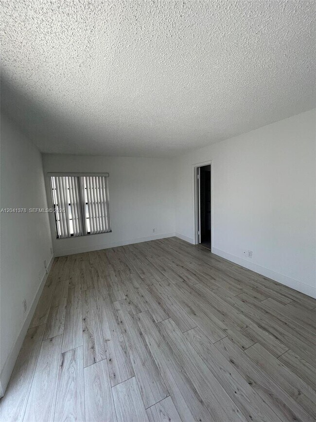 Building Photo - 2580 Coral Springs Dr