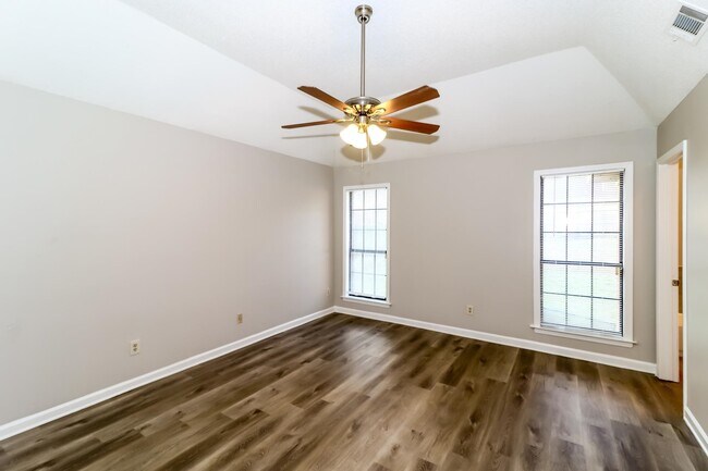 Building Photo - 4462 Garrison Ave