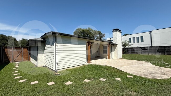 Building Photo - 6458 Royal Ln