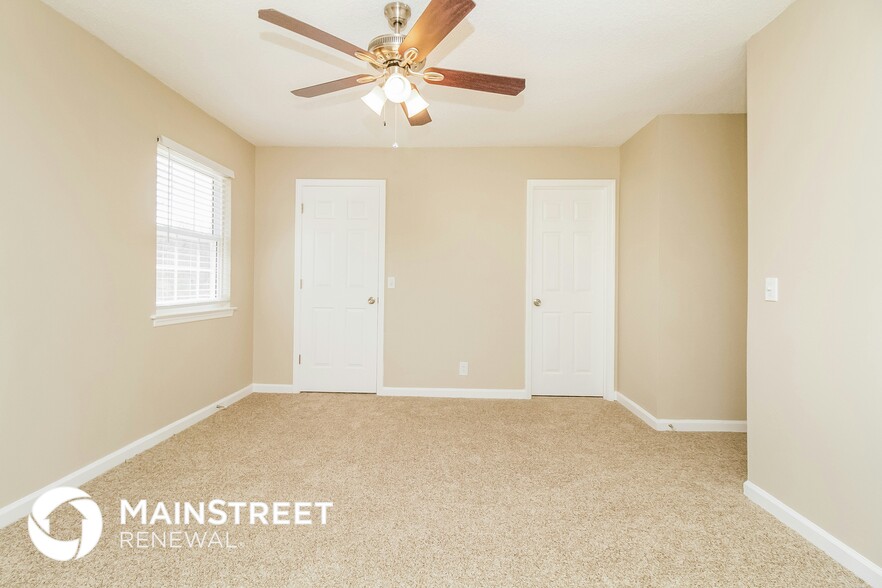 Building Photo - 5001 Pebble Creek Dr