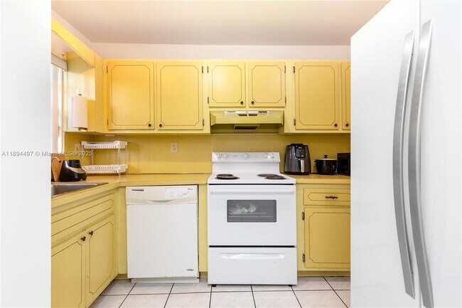 Building Photo - 1630 W 46th St