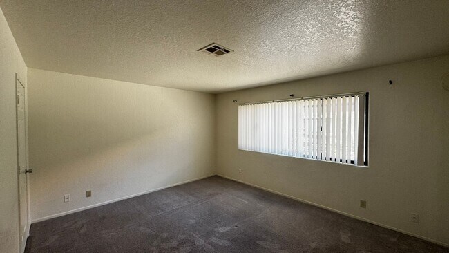 Building Photo - Vacation Lifestyle 2 bedroom first flor