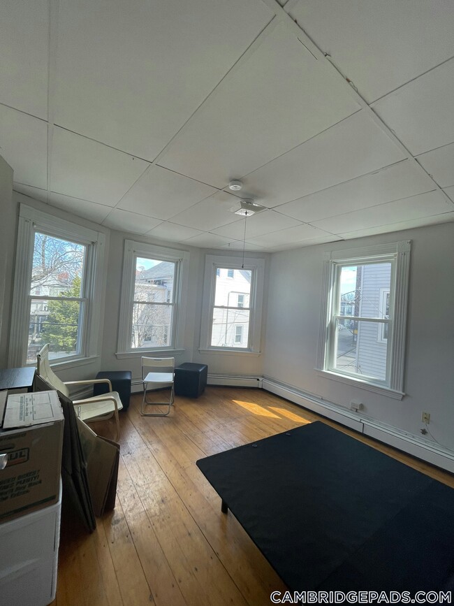 Building Photo - 8 Clary St