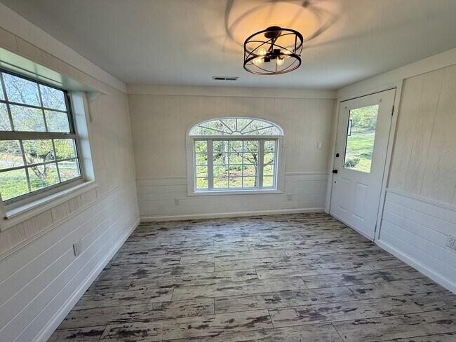 Building Photo - 740 Finn Long Rd