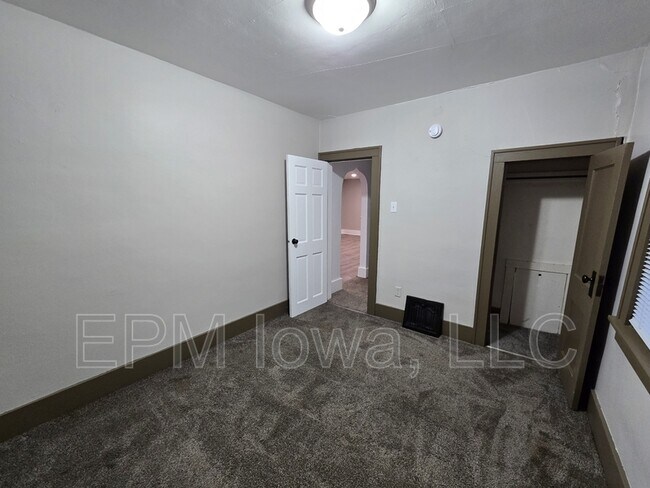 Building Photo - 115 Summit Ave