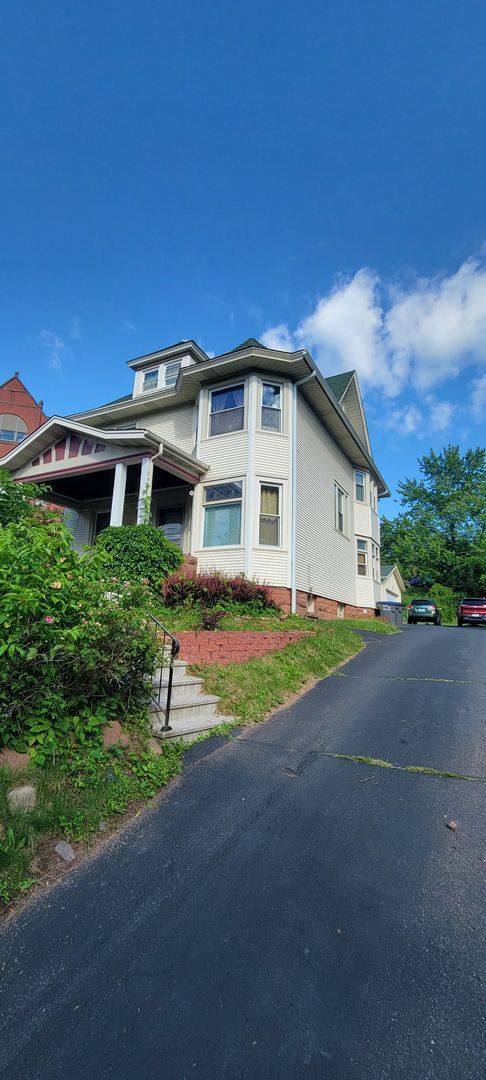 Building Photo - 1817 E 1st St