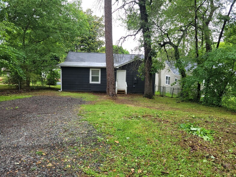 Building Photo - 7409 Sparta Ave