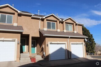 Building Photo - Three bedroom townhome by Bear Creek Park