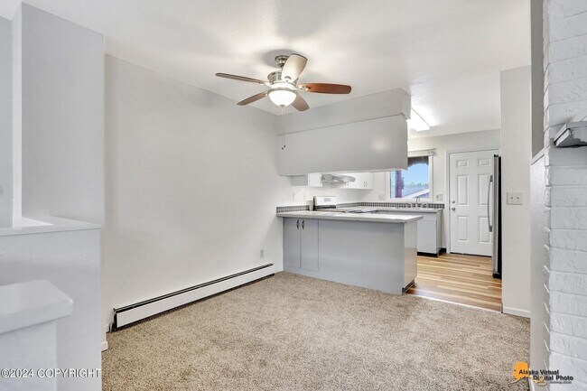 Building Photo - The Single-Family Alternative: 4BD/2BA Triplex Unit with Modern Comforts