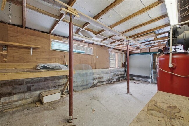 Building Photo - Single Home Available Just Under One Acre Lot!