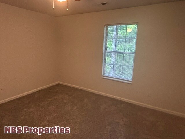 Building Photo - 2920 Colt Dr NE