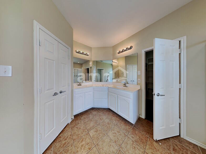 Building Photo - 58 N Highland Dr