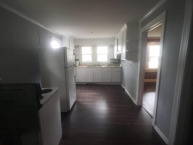 Building Photo - 810 E Vine St