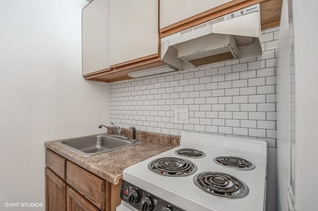 Building Photo - 1430 N Dearborn Pkwy