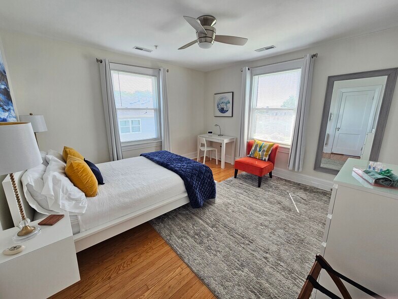 Building Photo - 3541 Fort Ave