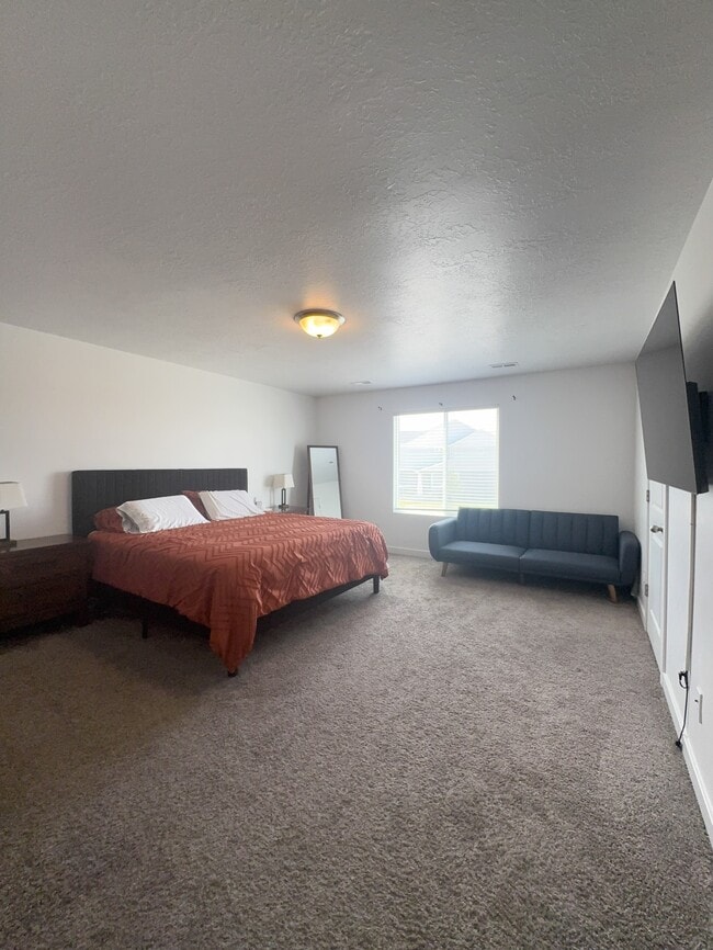 Building Photo - 398 Grassland Dr