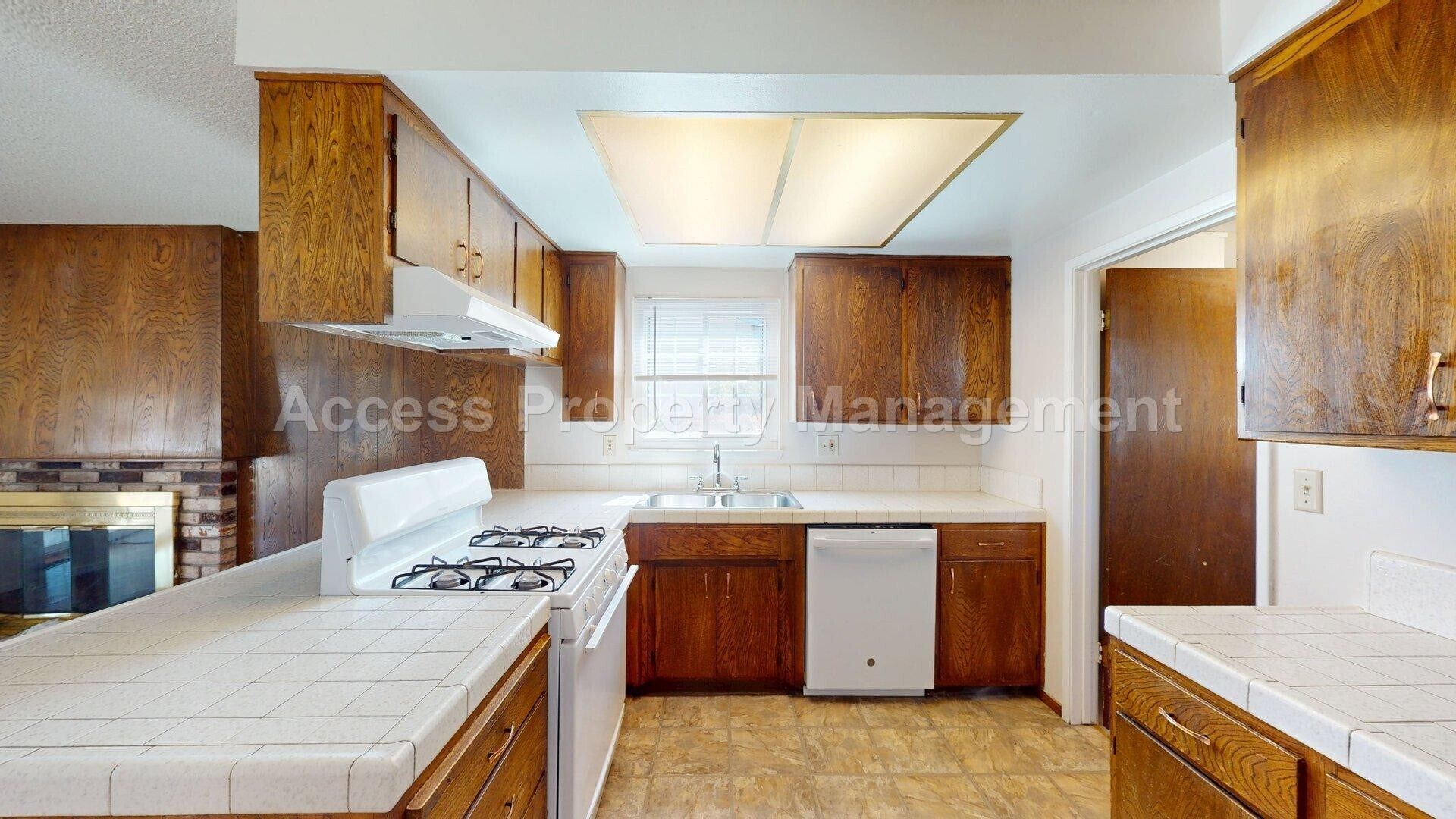 Building Photo - 1441 Montclair Dr