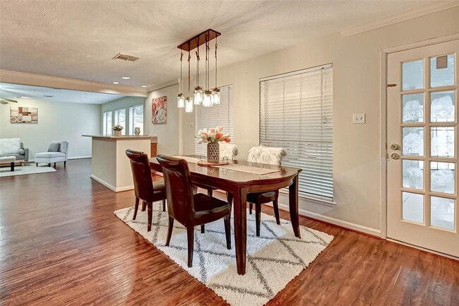 Building Photo - 2714 Green Fields Dr