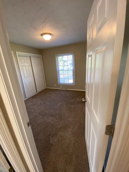 Bedroom 2 - 5606 S 114th St
