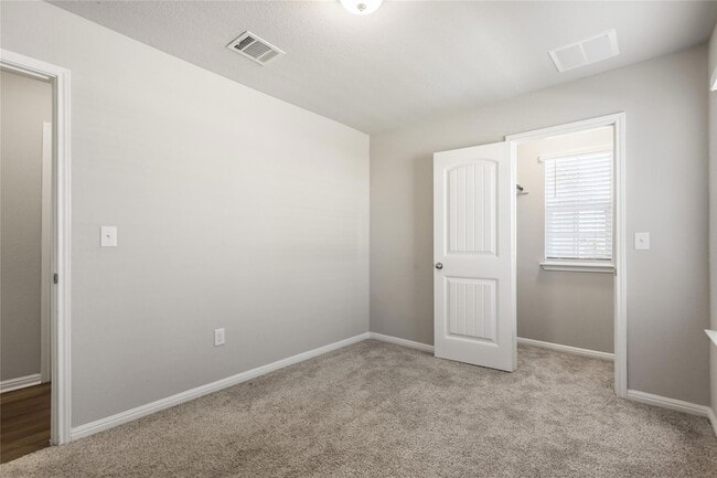 Building Photo - 201 Frederick Dr