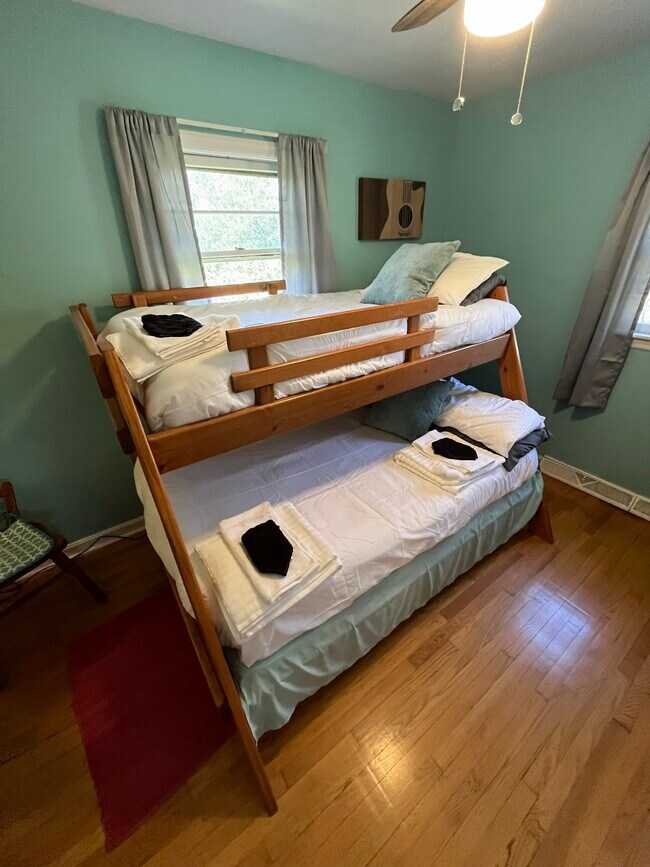 Building Photo - 2925 Center St