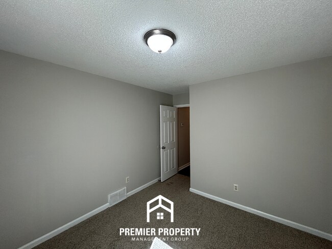 Building Photo - 7610 Bridlewreath Rd.