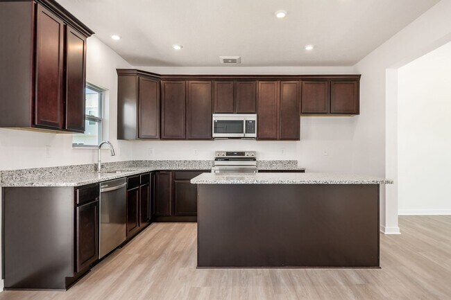 Building Photo - 122 Red Willow Dr