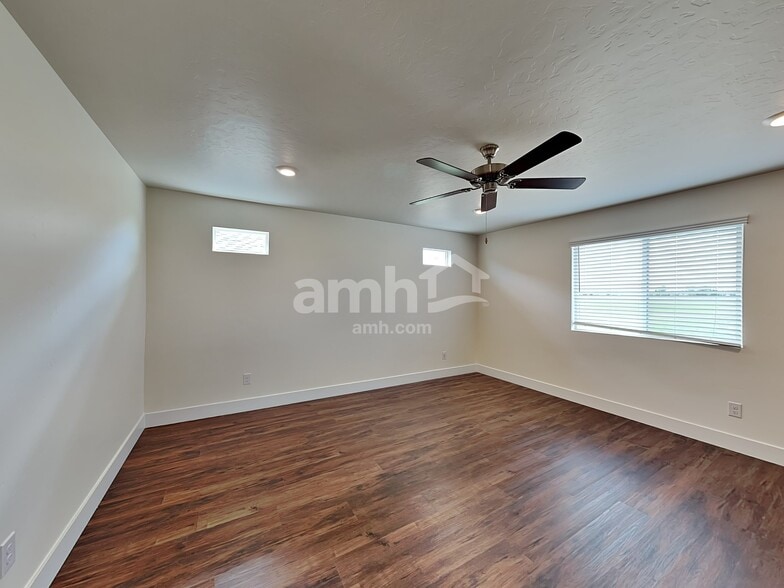 Building Photo - 1443 E Ludlow St