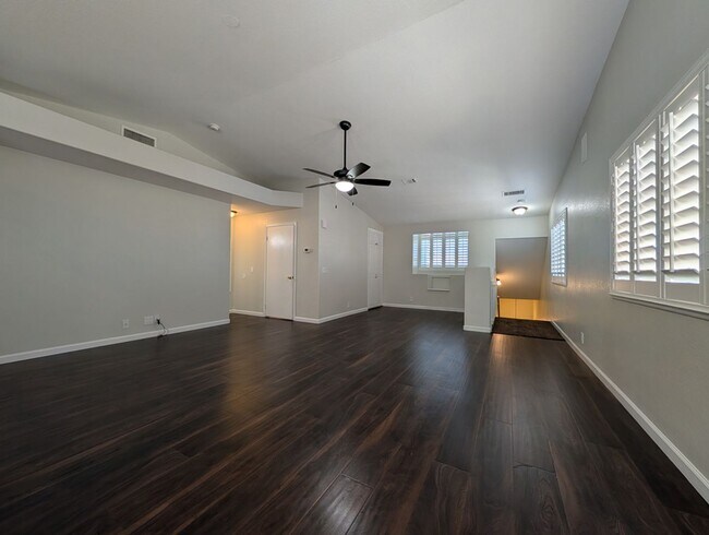 Building Photo - 2-BEDROOM CONDO AVAILABLE FOR RENT IN WEST...