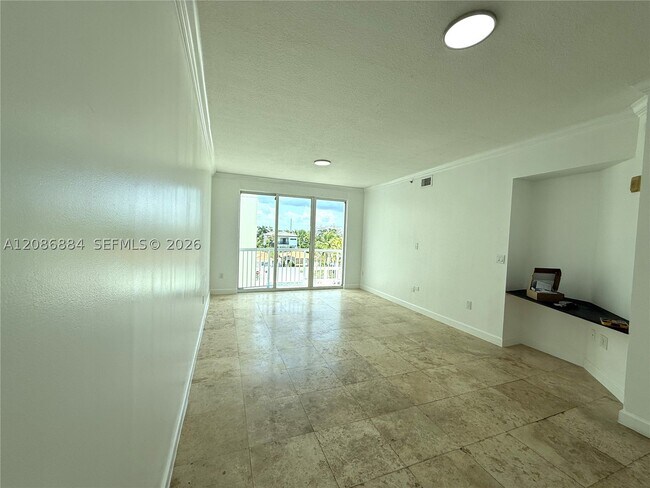 Building Photo - 9172 Collins Ave