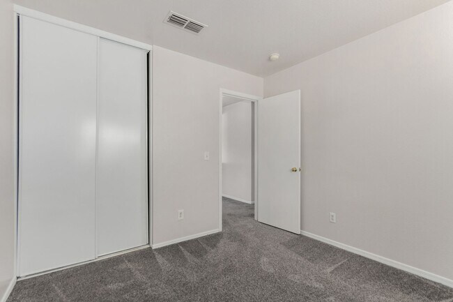 Building Photo - Charming 3 bedroom in El Mirage!