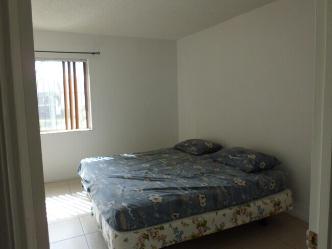 Building Photo - 121 Lake Pine Cir