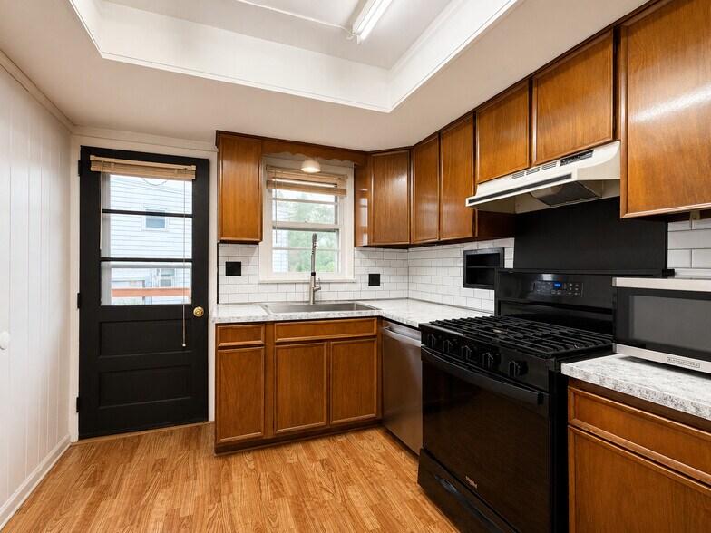 Building Photo - 527 W Marion St
