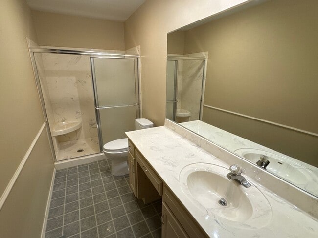 Building Photo - 3 Bedroom 2 Bath 2 Car Garage! Southeast! ...