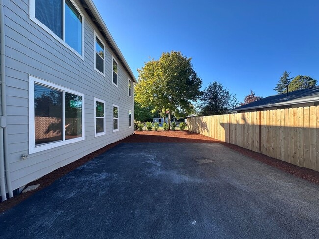 Building Photo - Brand New Construction 2 Bed 1 Bath Modern...