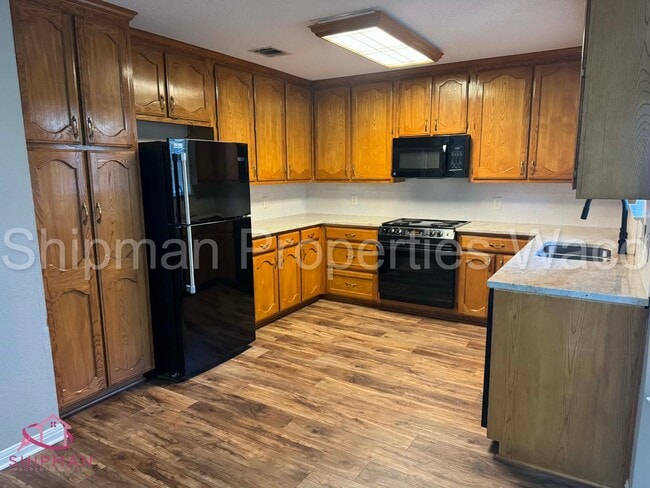 Building Photo - 848 Eagles Nest Dr